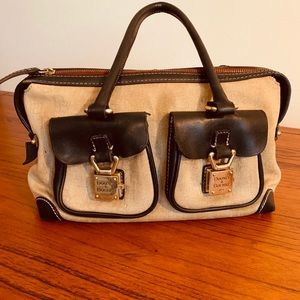 🛍👛 Dooney & Bourke satchel